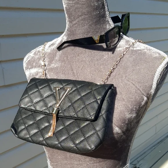 NWOTQuilted Crossbody+Matching Sunglassed with Gold Accent - Picture 3 of 5